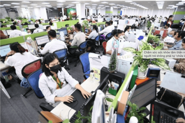 Người đi làm trong nước học đại học từ xa HUTECH linh hoạt thời gian